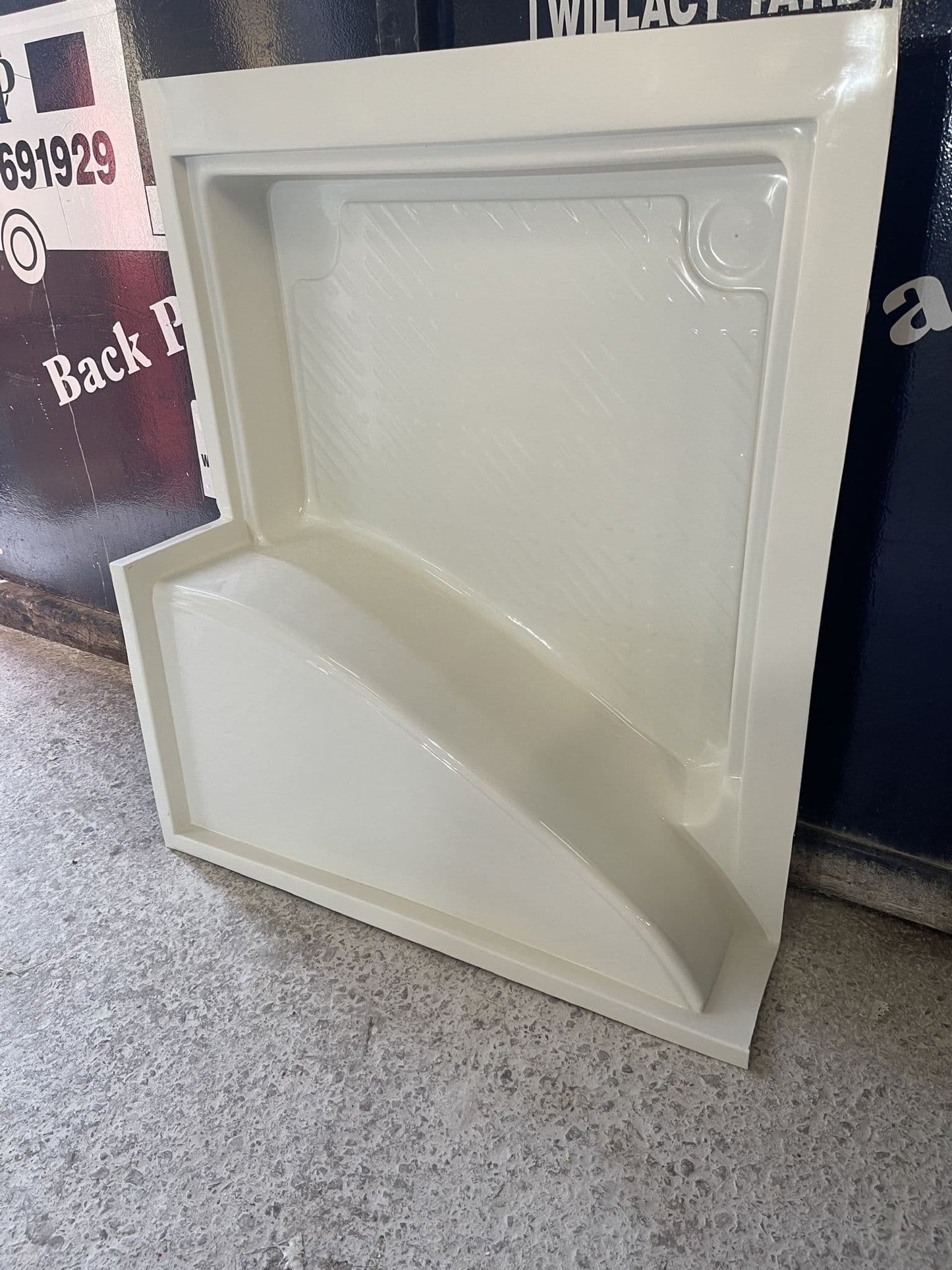 CARAVAN SHOWER TRAY 072