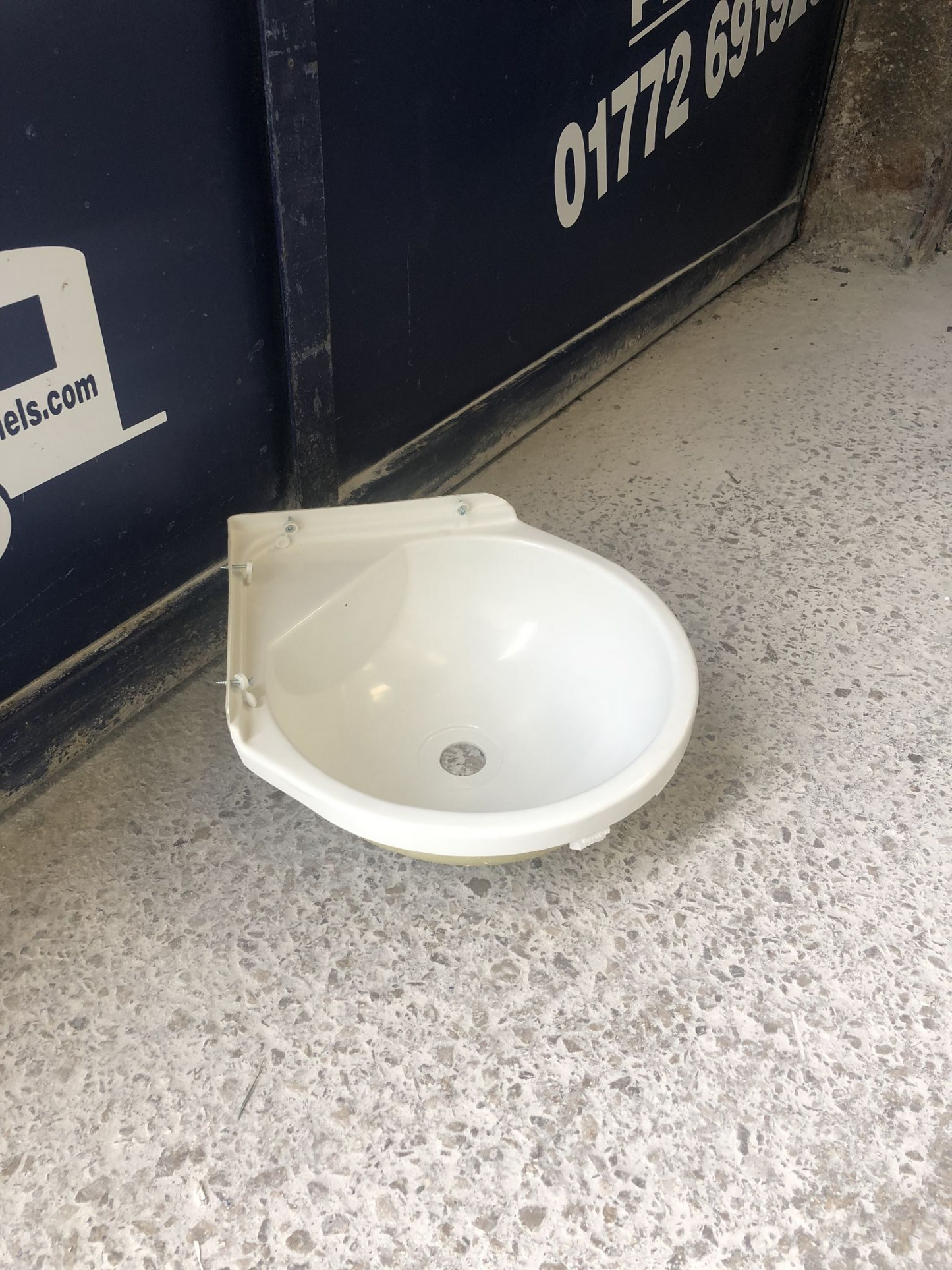 BATHROOM VANITY SINK 891