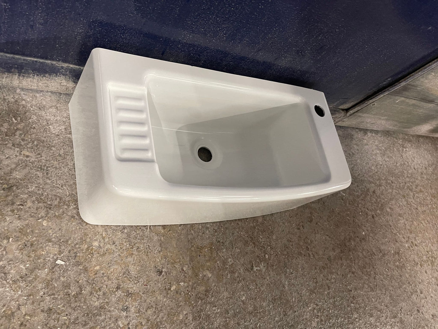BATHROOM VANITY SINK 957