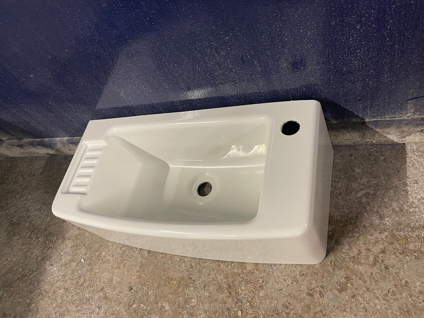 BATHROOM VANITY SINK 957