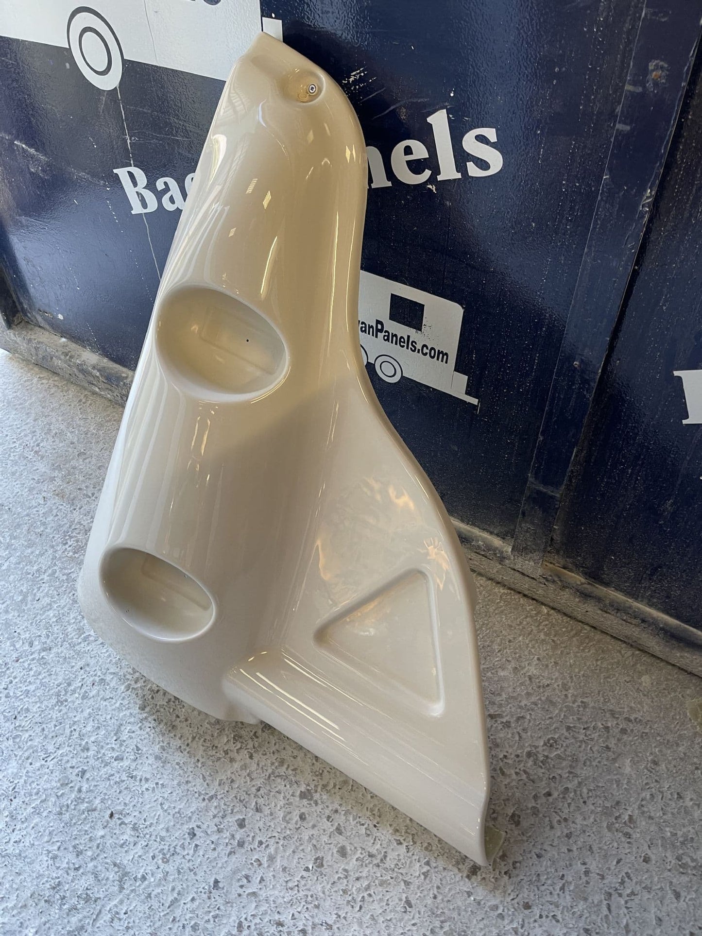 BAILEY MOTORHOME NEAR SIDE LIGHT POD 003