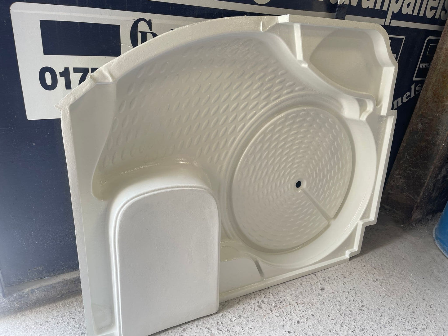 KNAUS MOTORHOME SHOWER TRAY 002