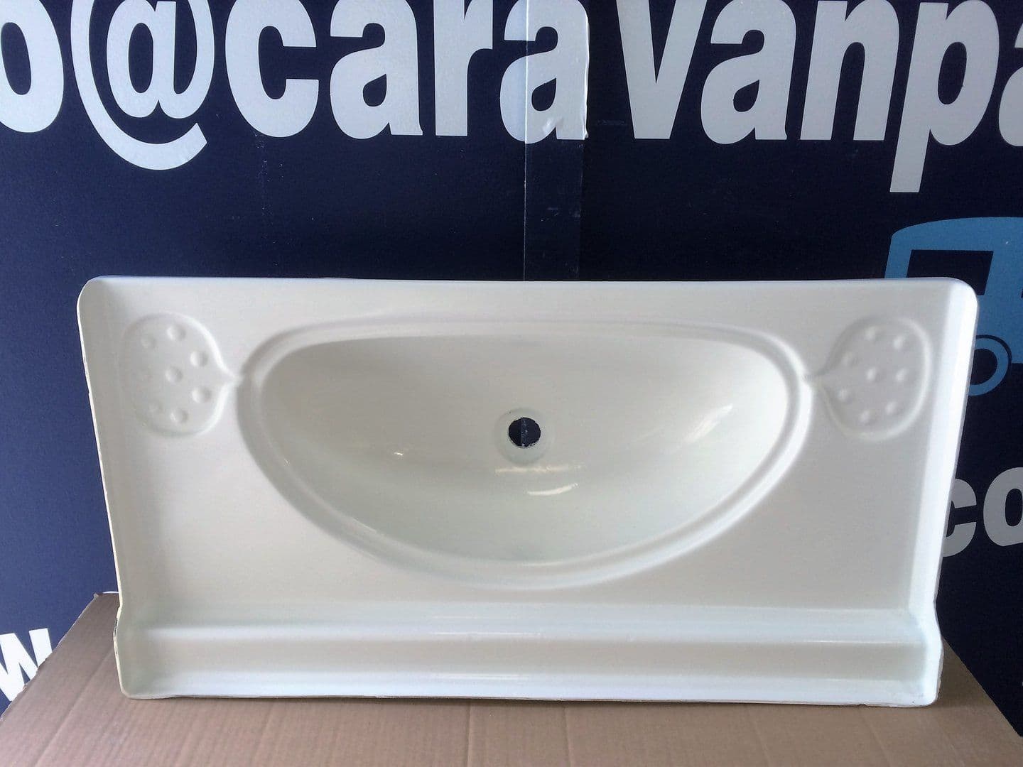 Lunar caravan vanity sink 003
