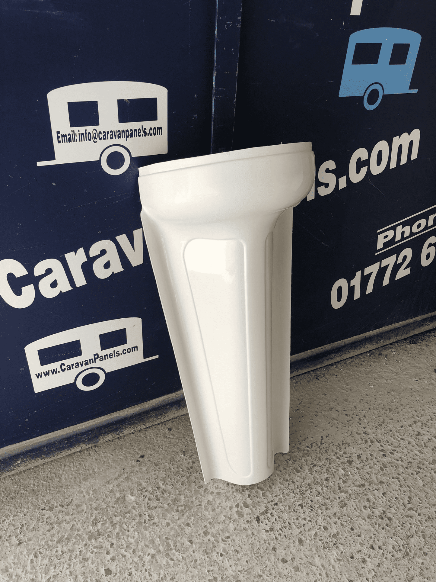 Lunar caravan vanity sink pedestal 019