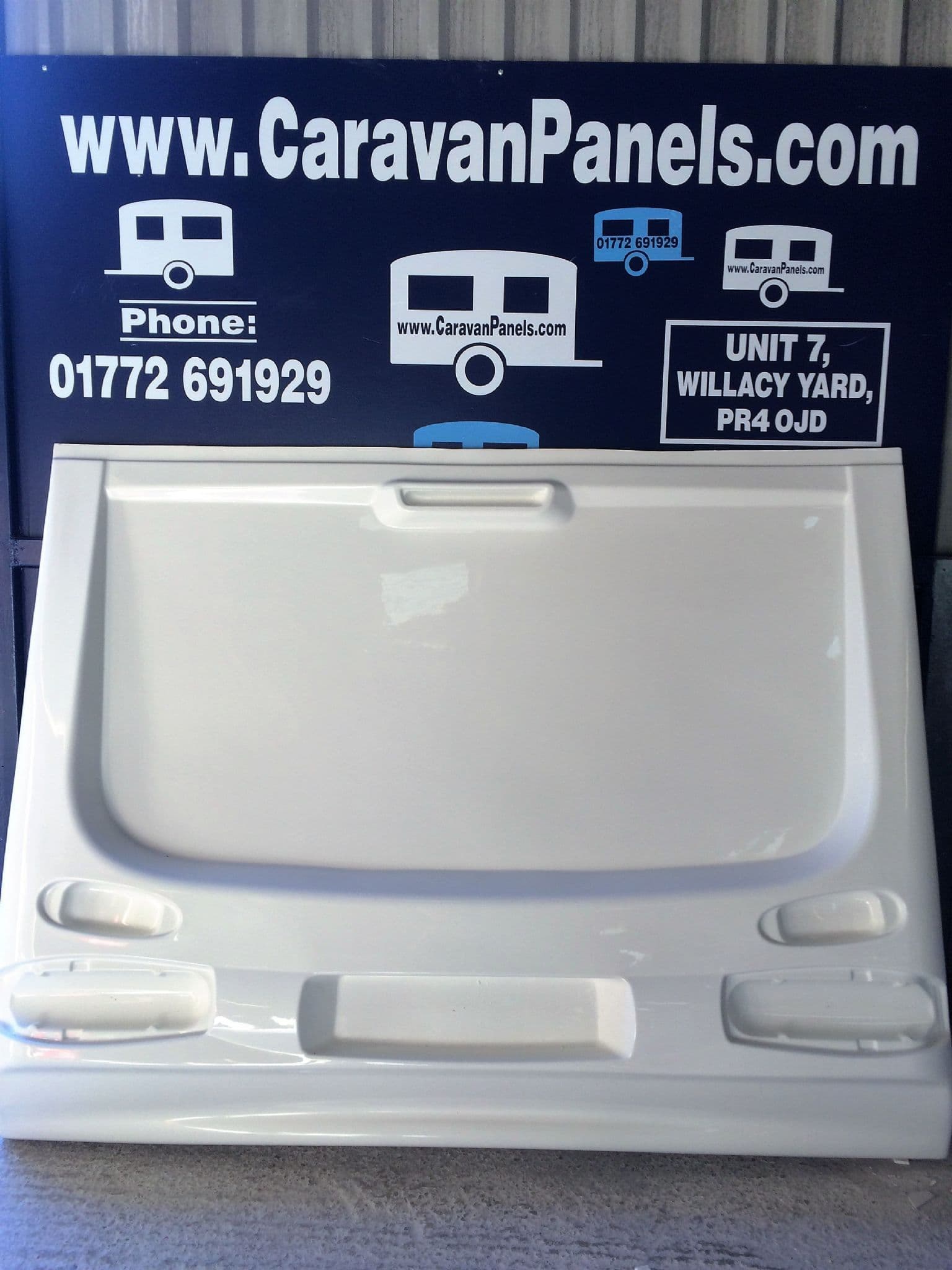 ABBEY CARAVAN REAR PANEL 008