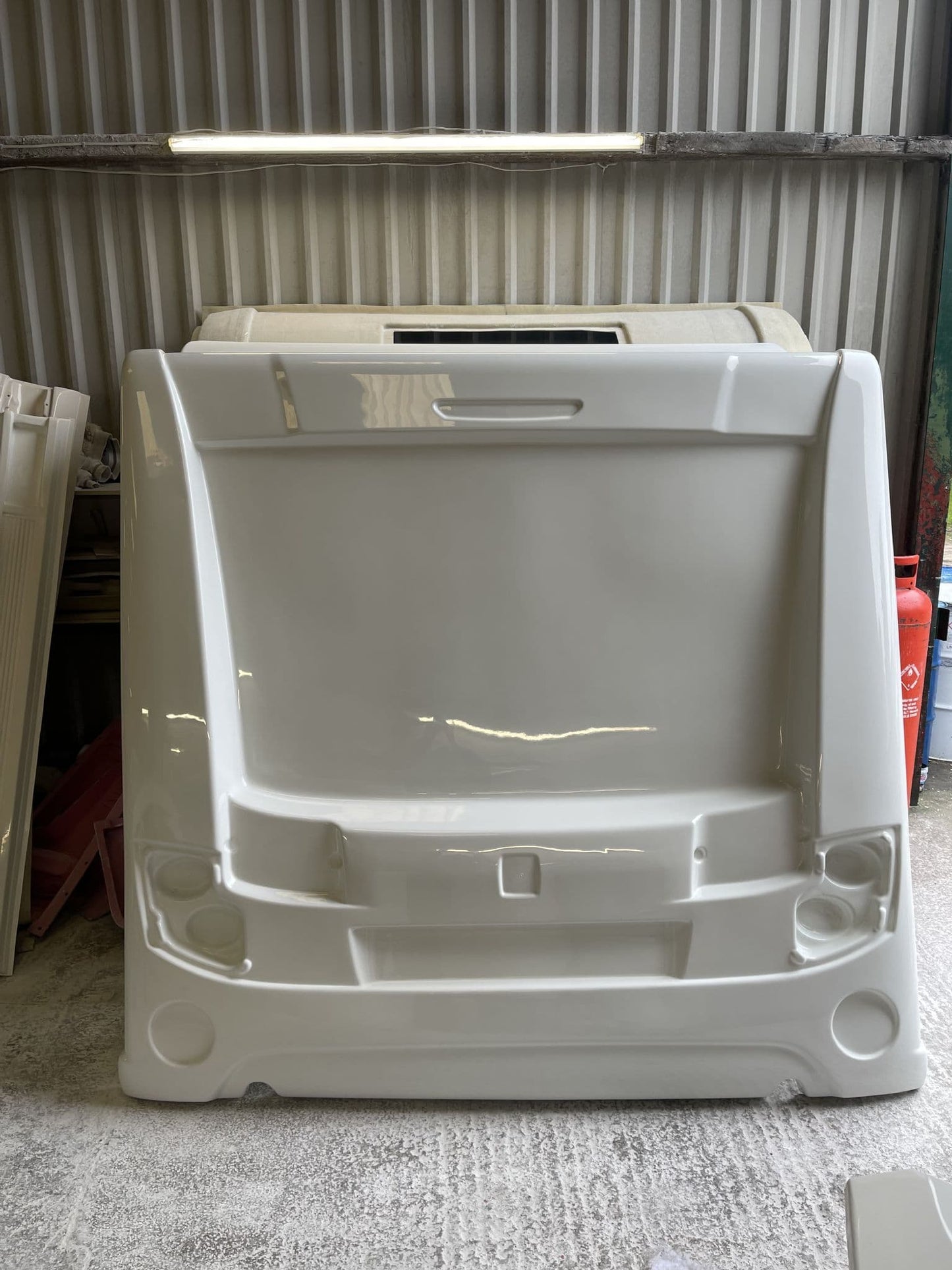 Coachman rear panel 010