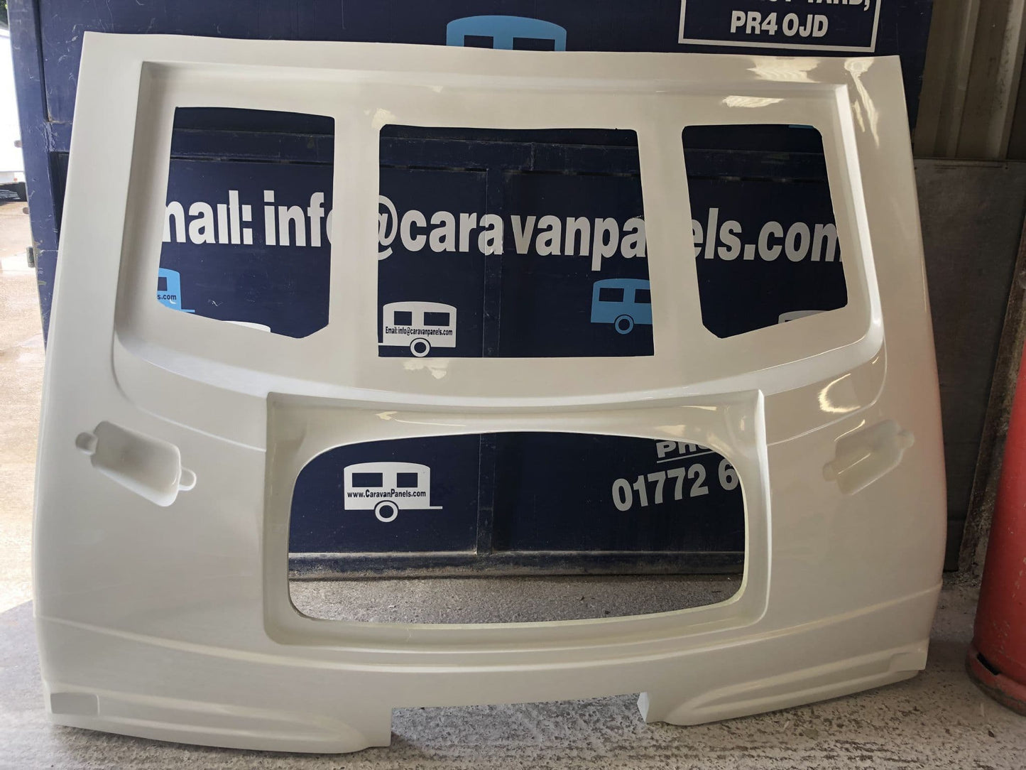 Lunar caravan front panel 004