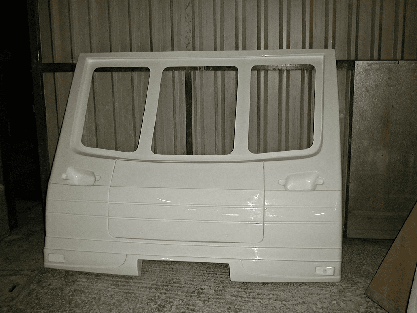 Lunar caravan front panel 009