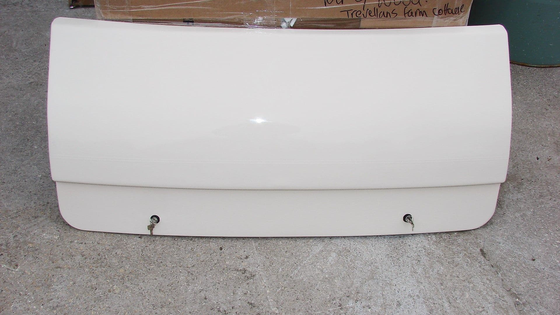 Lunar caravan locker lid 004