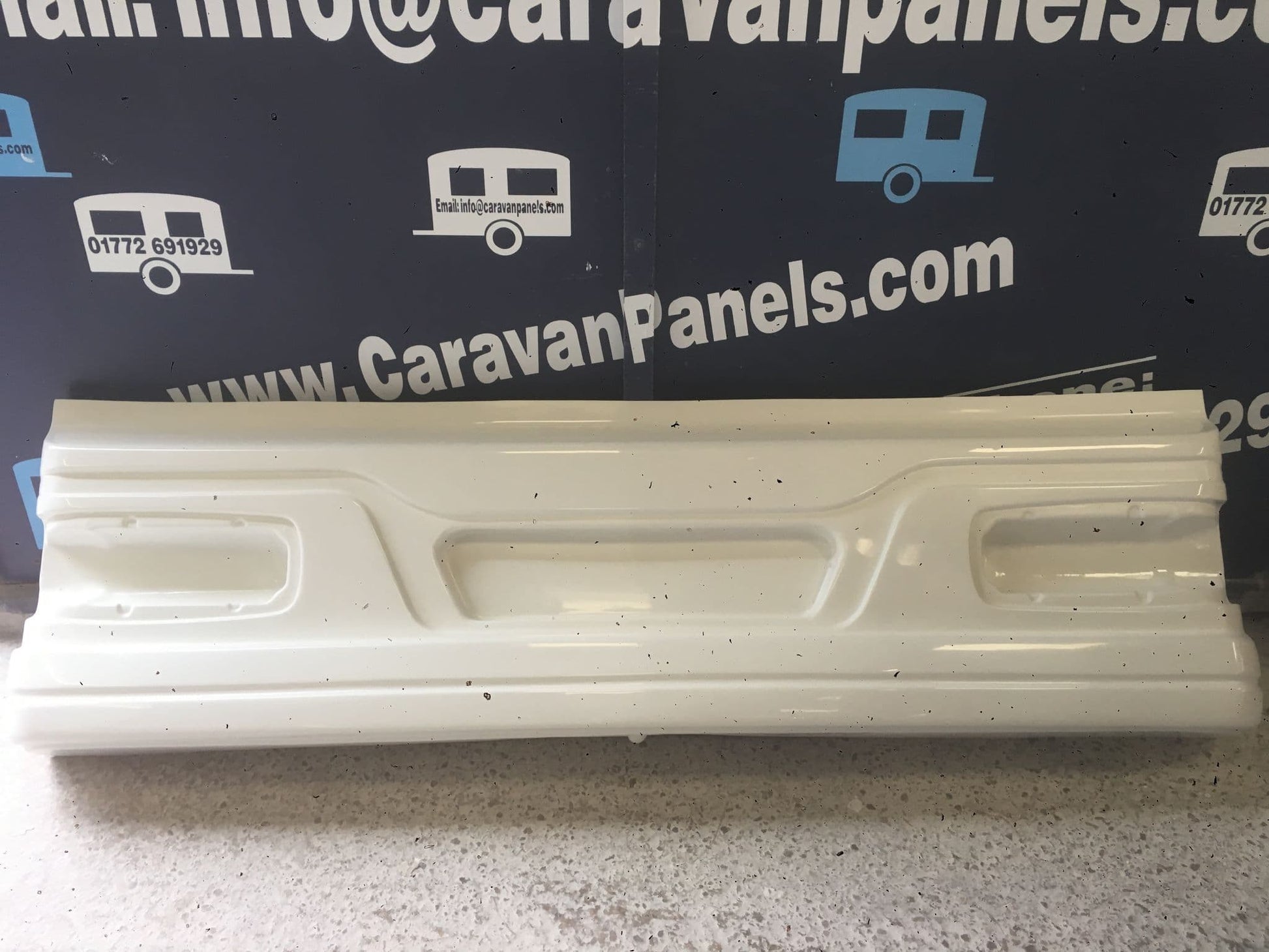 Lunar caravan rear panel 009