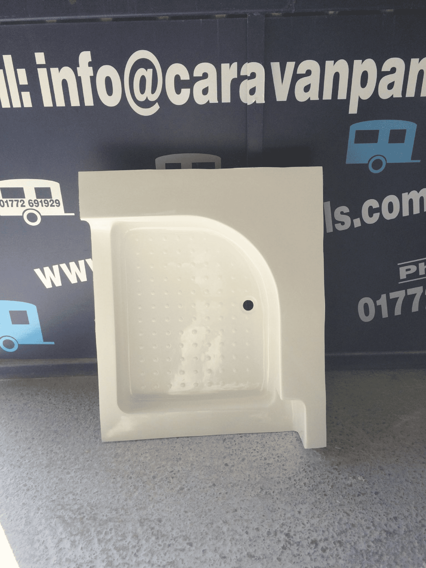 Lunar caravan shower tray 006