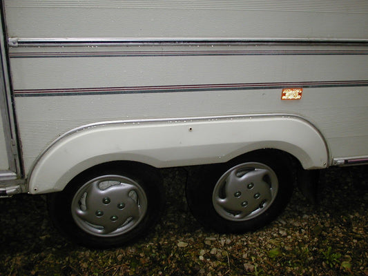 Lunar caravan twin wheel spat 001