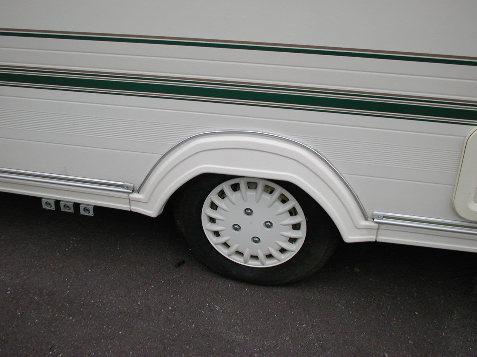 Caravan Rims Lunar Caravan Single Wheel Spats – Caravan Panels